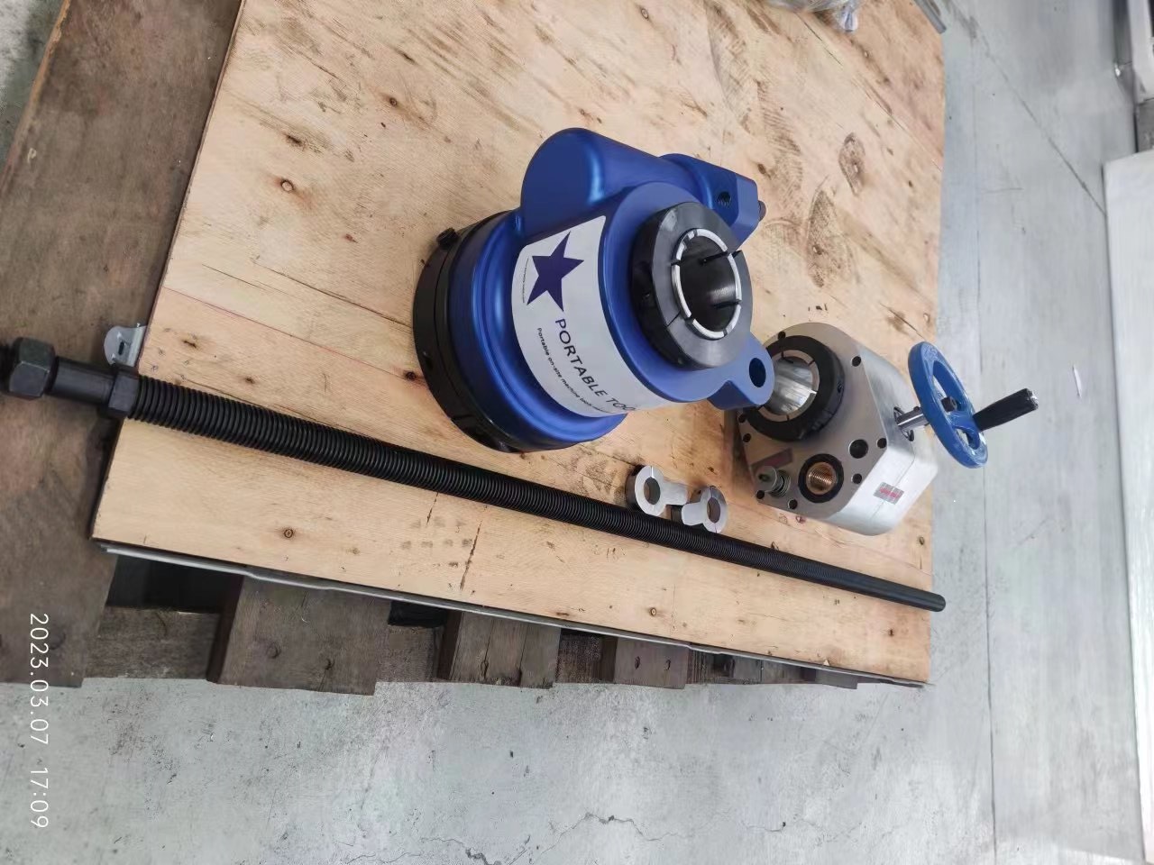 Portable line boring machine